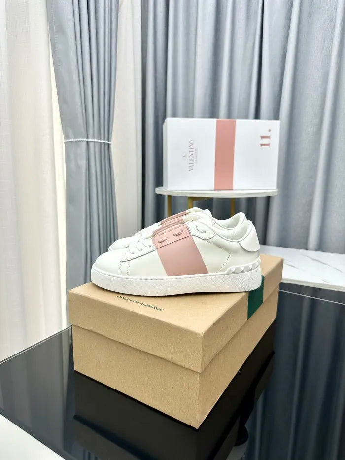 V - SNEAKERS