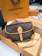 Vintage-Inspired Box Hand bag