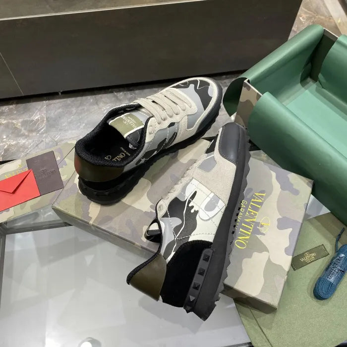 V - SNEAKERS