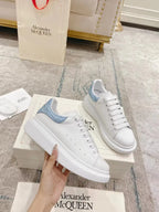 A - SNEAKERS