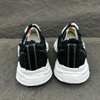A - SNEAKERS