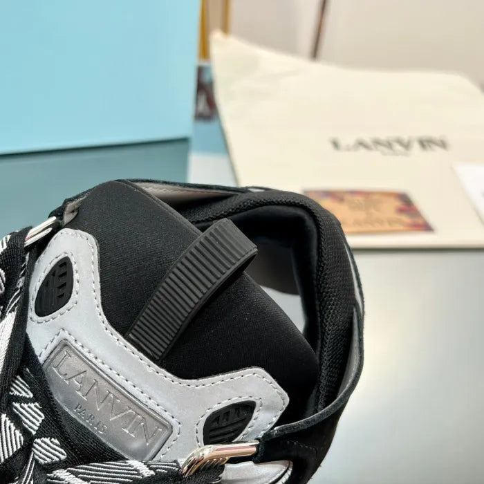 L - SNEAKERS