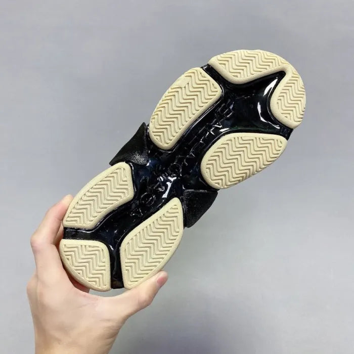 B - SNEAKERS