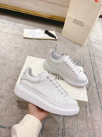 A - SNEAKERS