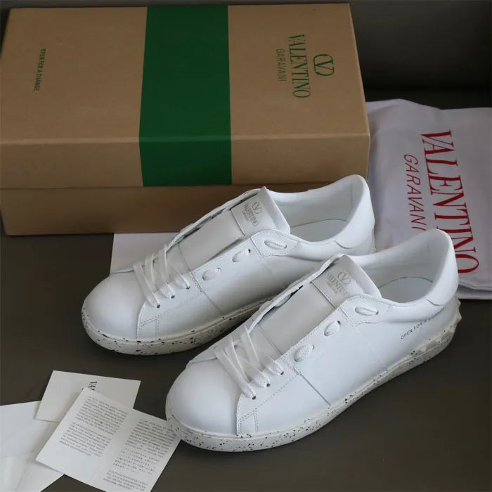 V - SNEAKERS