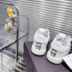 V - SNEAKERS