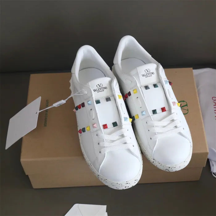 V - SNEAKERS