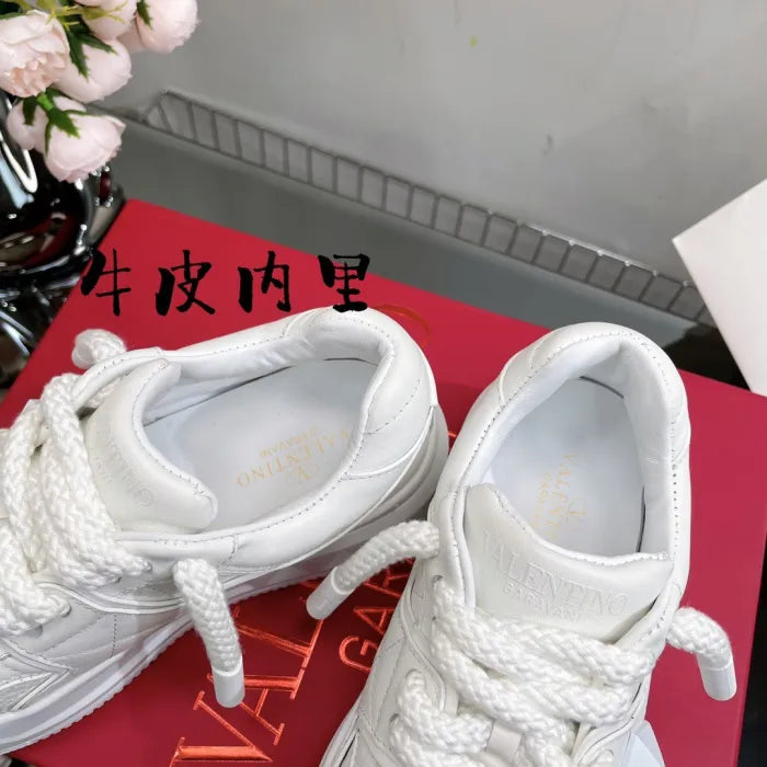 V - SNEAKERS