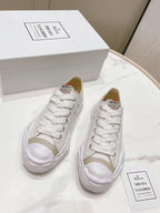 A - SNEAKERS