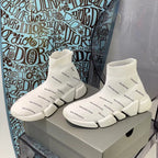 B - SNEAKERS