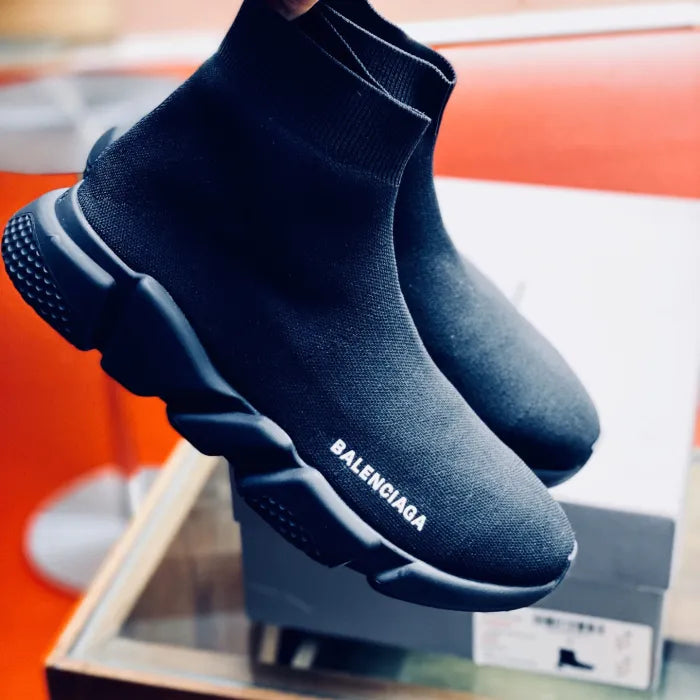 B - SNEAKERS