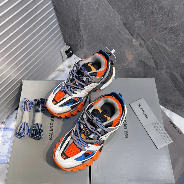 B - SNEAKERS