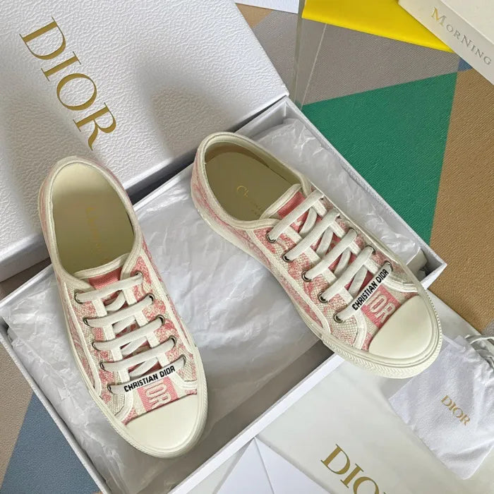 D - SNEAKERS