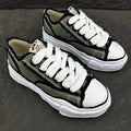 A - SNEAKERS