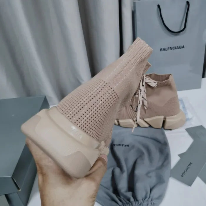 B - SNEAKERS