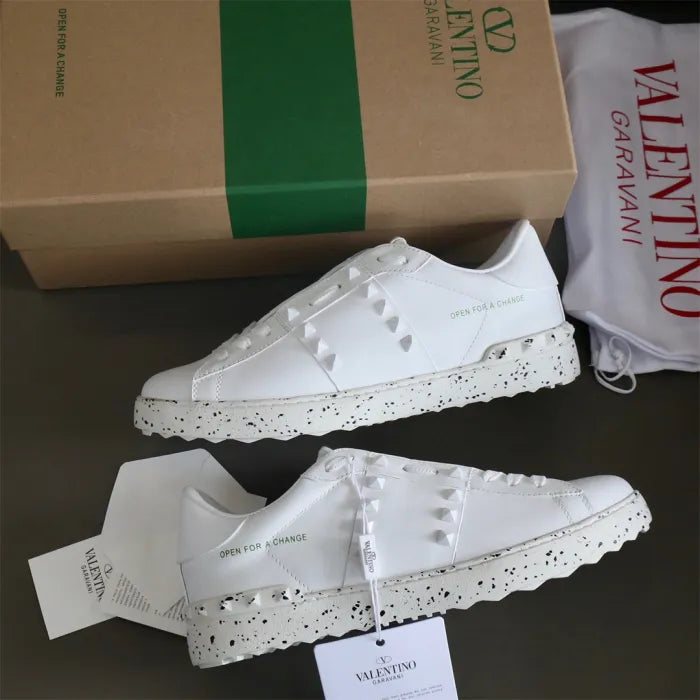 V - SNEAKERS