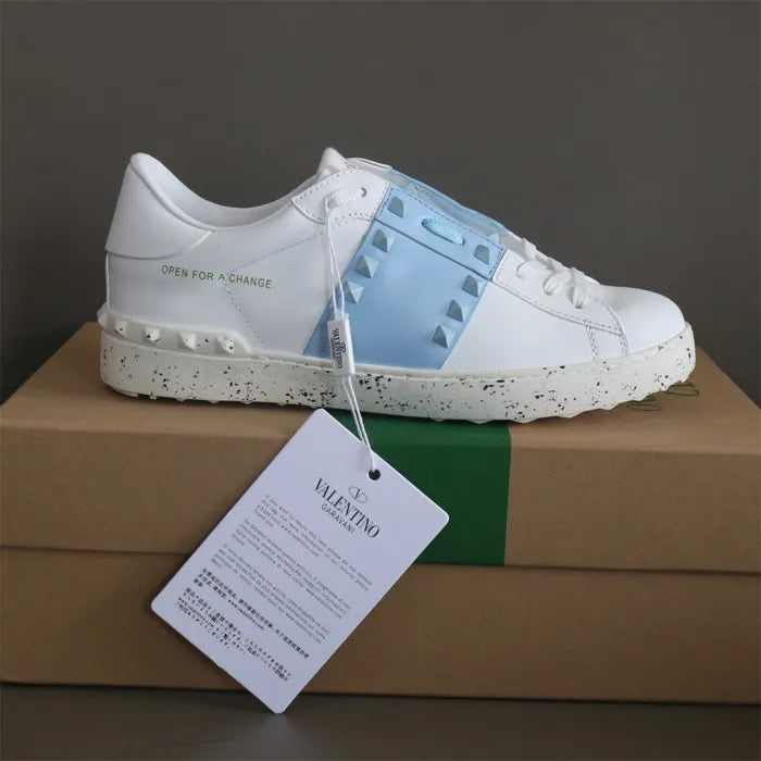 V - SNEAKERS