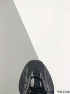 Y - SNEAKERS