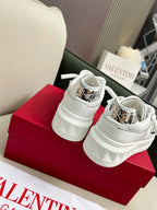 V - SNEAKERS