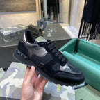 V - SNEAKERS