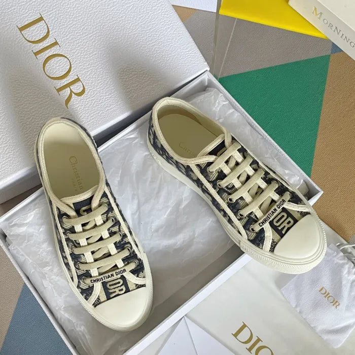 D - SNEAKERS