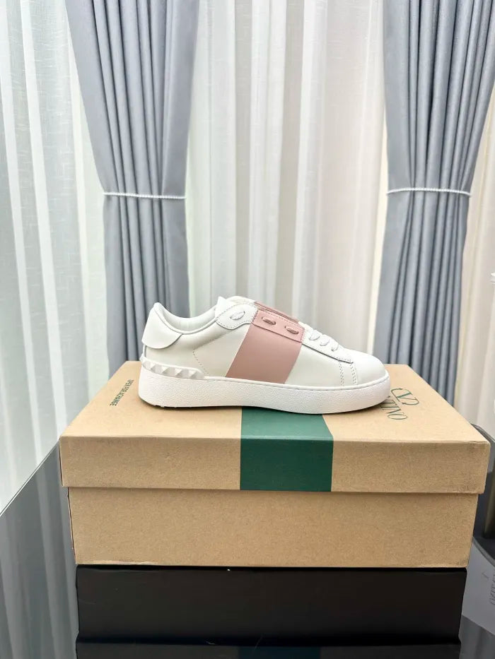 V - SNEAKERS