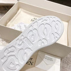 A - SNEAKERS