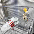V - SNEAKERS