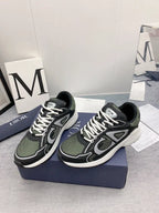 D - SNEAKERS