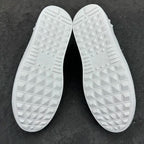 V - SNEAKERS